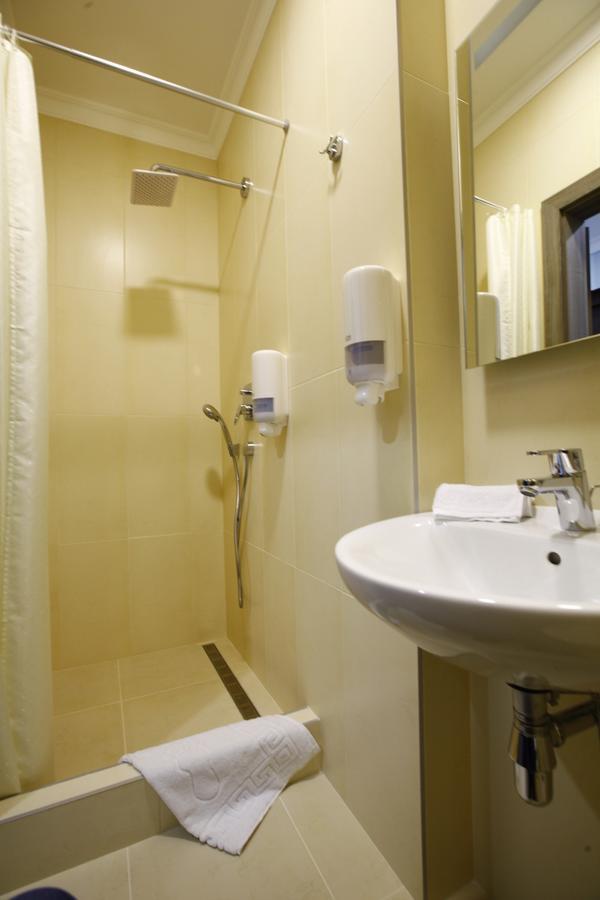 West Park Hotel Sofiivska Borshchahivka ภายนอก รูปภาพ