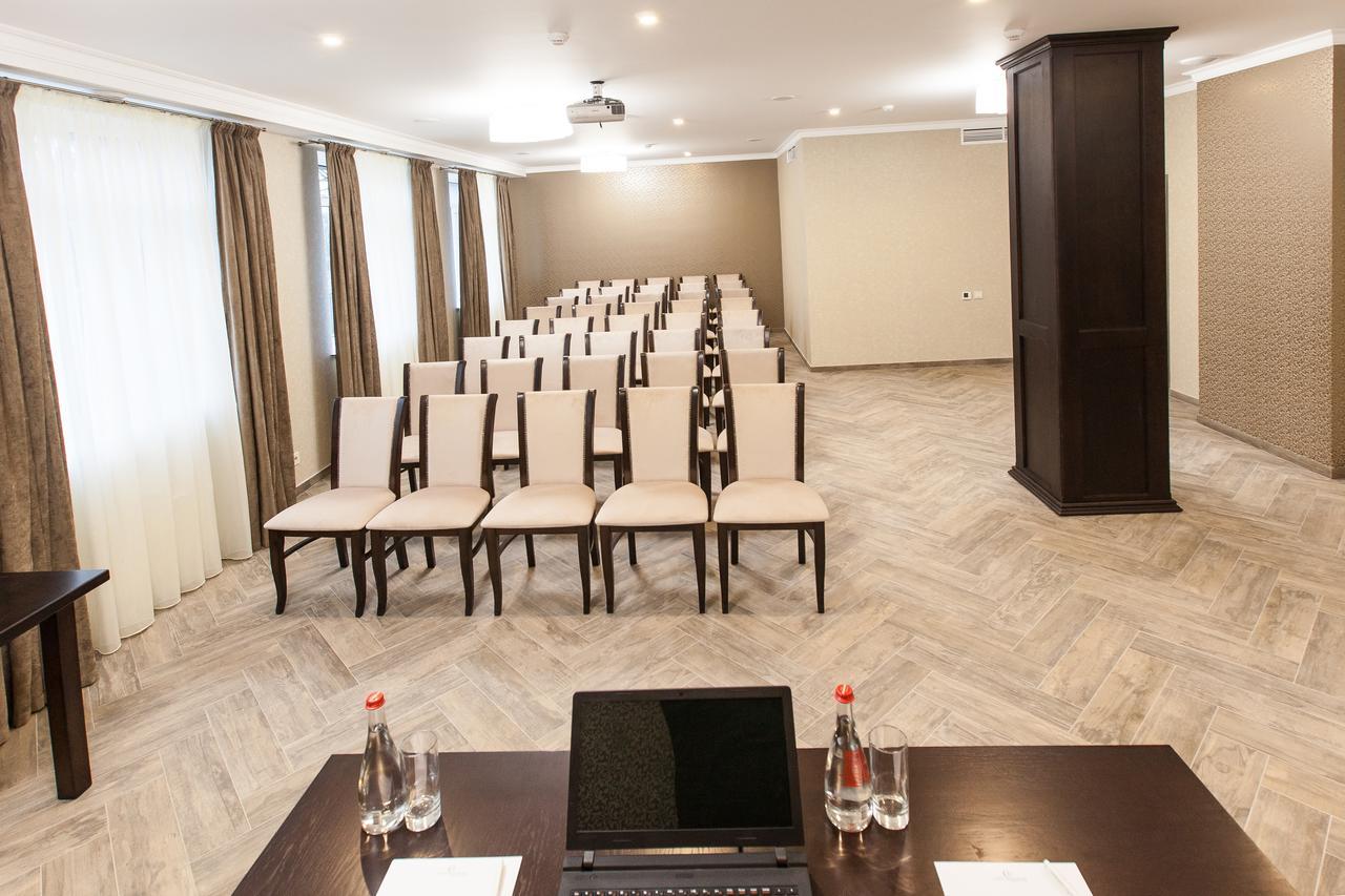 West Park Hotel Sofiivska Borshchahivka ภายนอก รูปภาพ