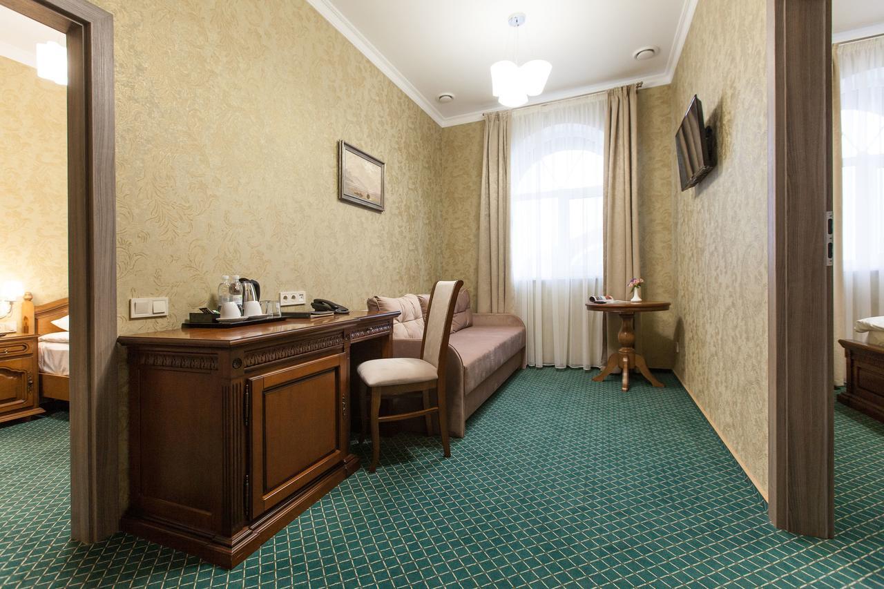 West Park Hotel Sofiivska Borshchahivka ภายนอก รูปภาพ
