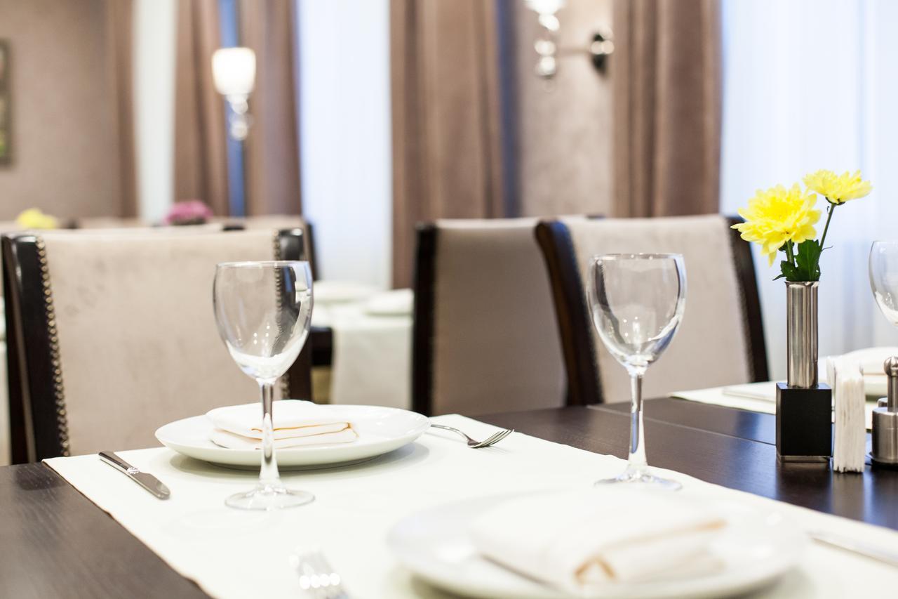 West Park Hotel Sofiivska Borshchahivka ภายนอก รูปภาพ
