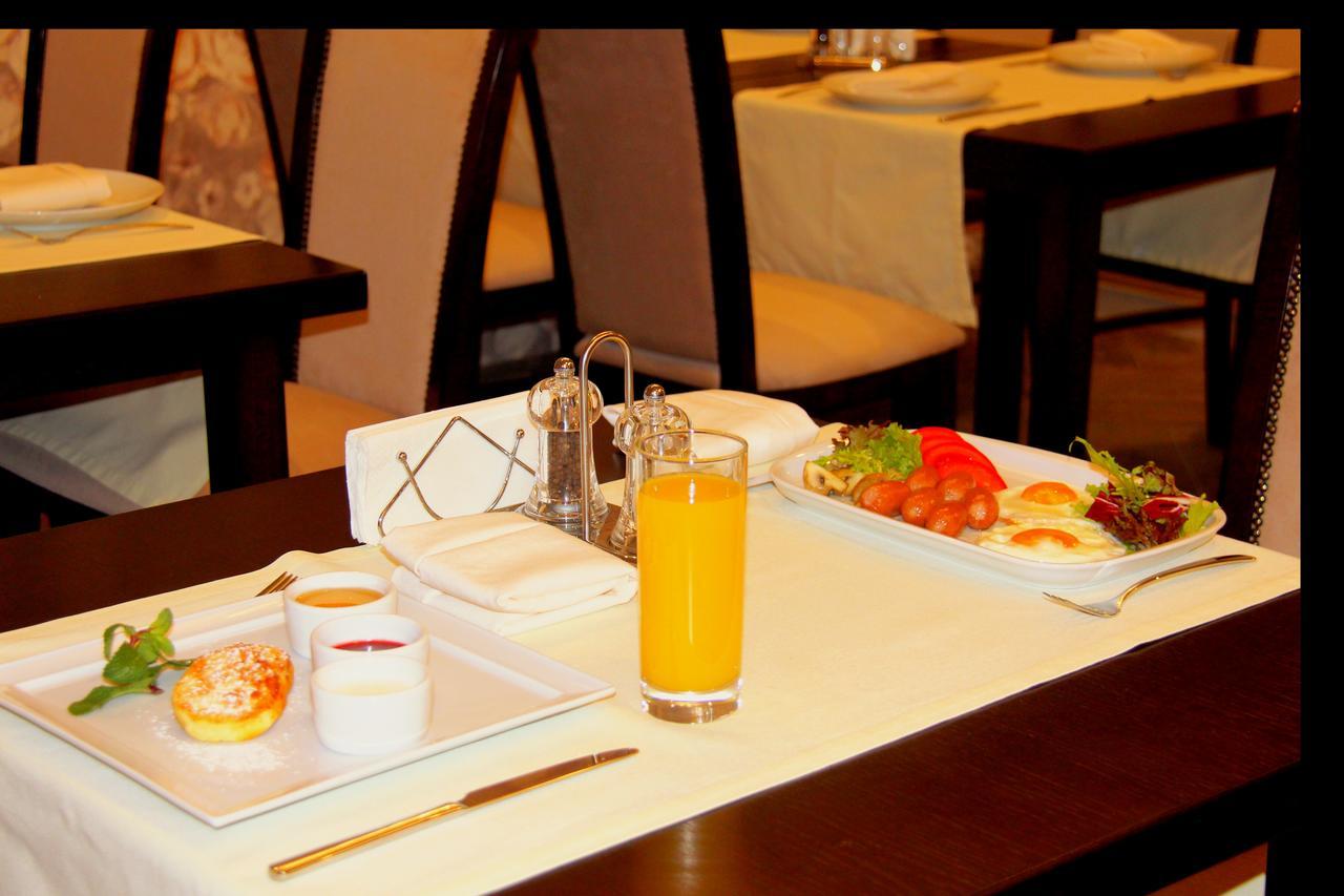 West Park Hotel Sofiivska Borshchahivka ภายนอก รูปภาพ