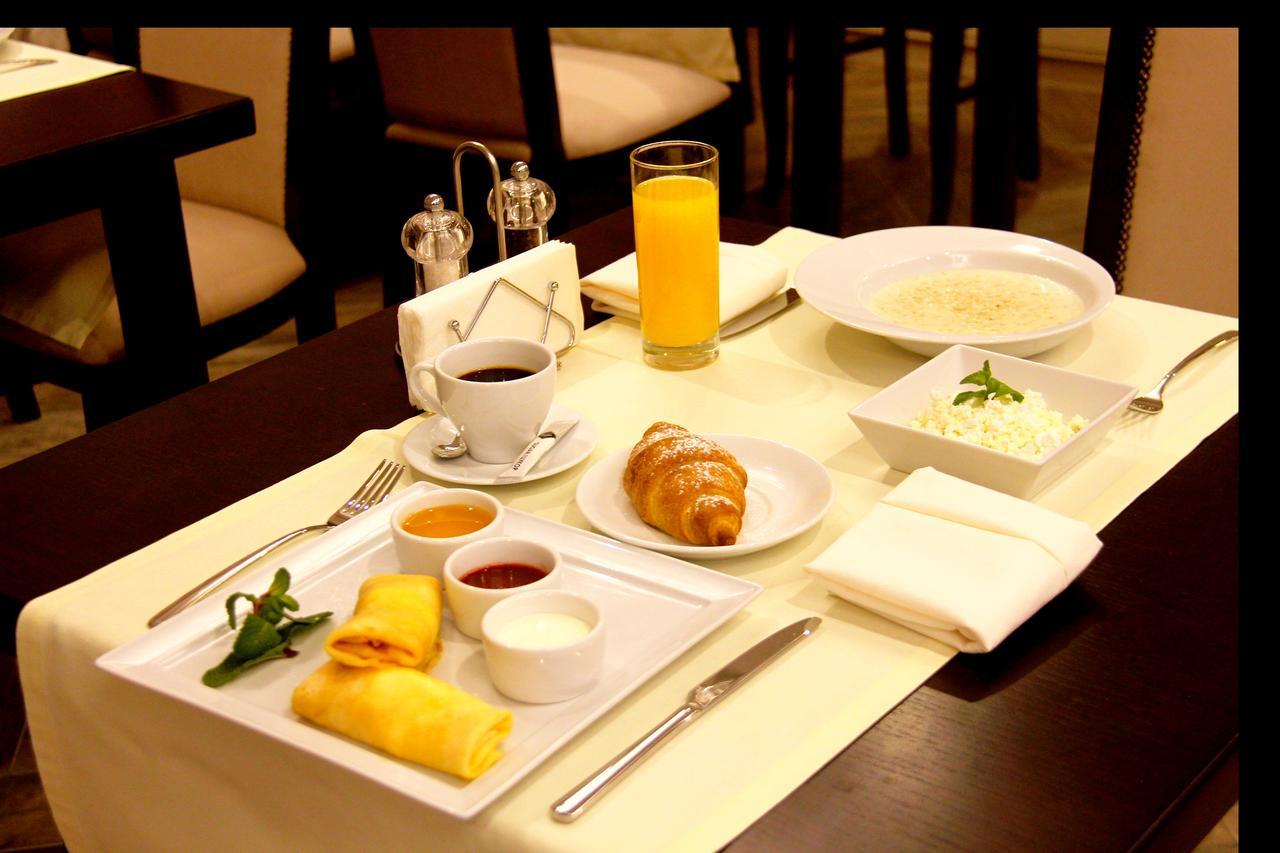 West Park Hotel Sofiivska Borshchahivka ภายนอก รูปภาพ