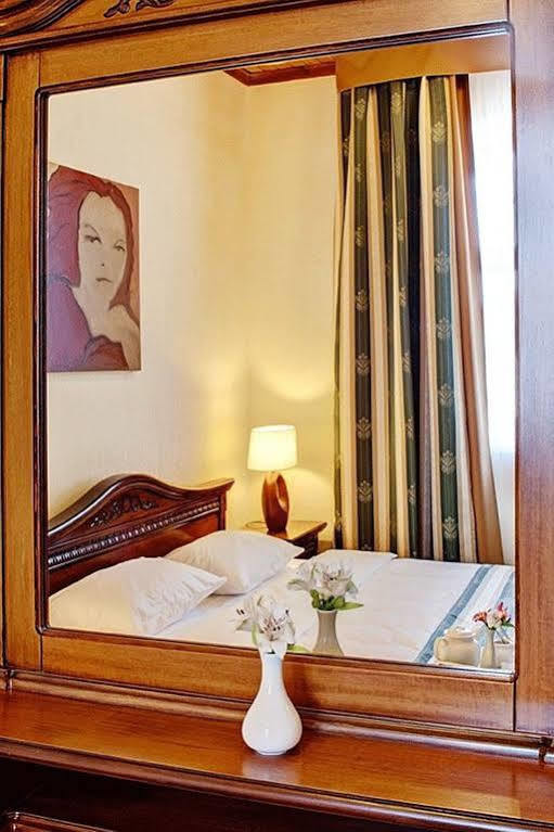 West Park Hotel Sofiivska Borshchahivka ภายนอก รูปภาพ