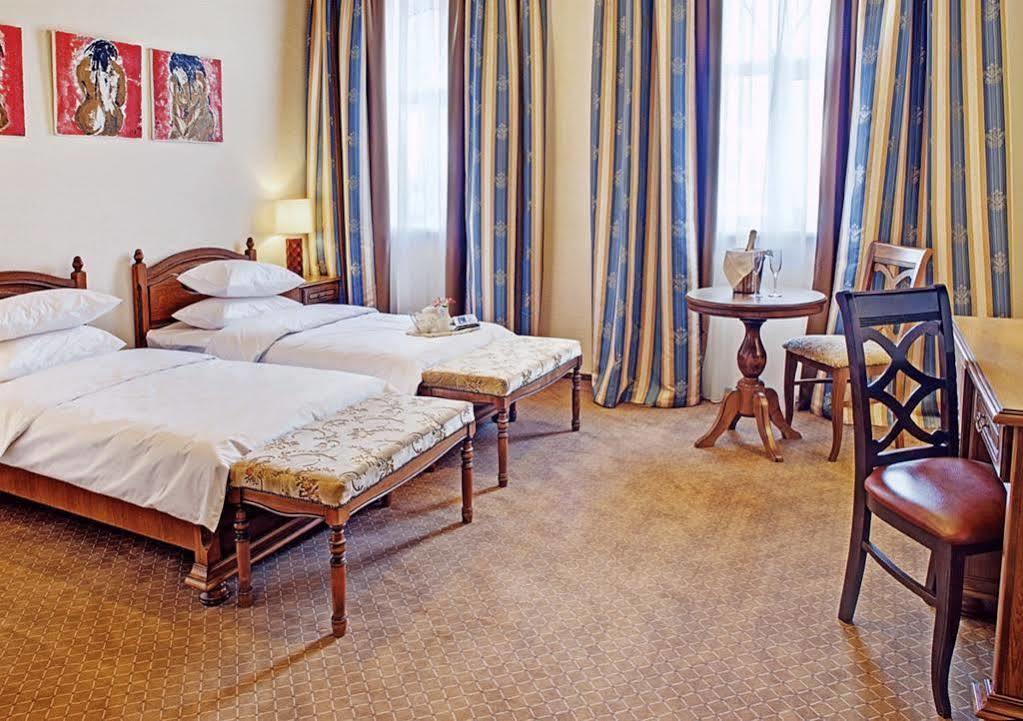 West Park Hotel Sofiivska Borshchahivka ภายนอก รูปภาพ