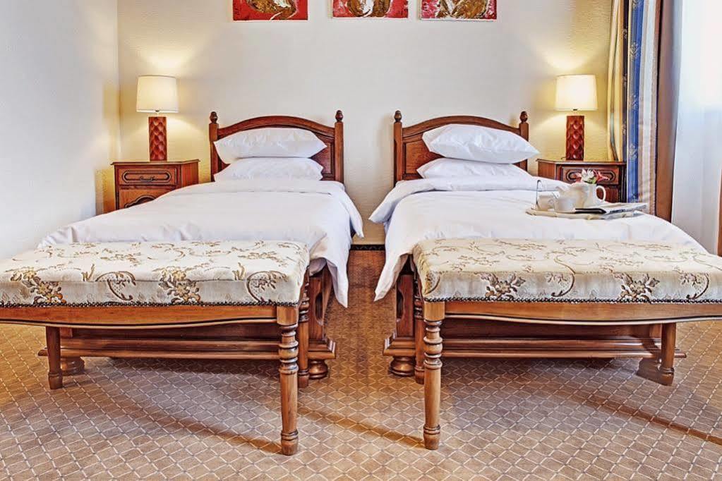 West Park Hotel Sofiivska Borshchahivka ภายนอก รูปภาพ