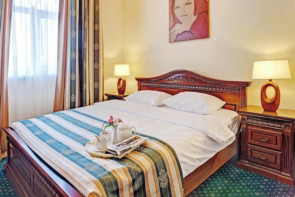 West Park Hotel Sofiivska Borshchahivka ภายนอก รูปภาพ