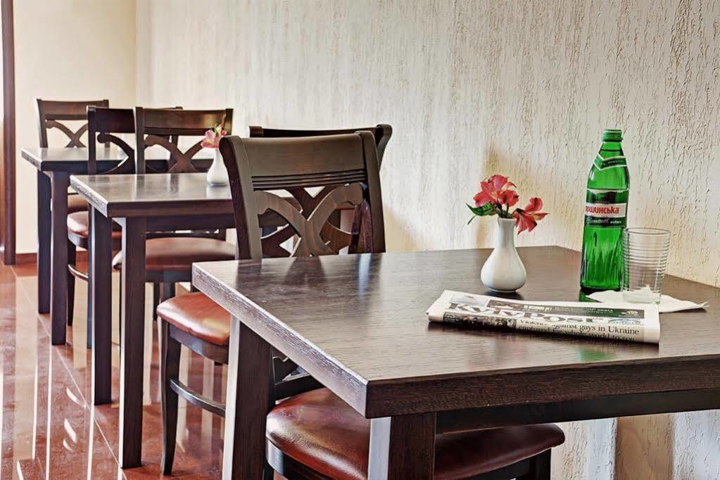 West Park Hotel Sofiivska Borshchahivka ภายนอก รูปภาพ